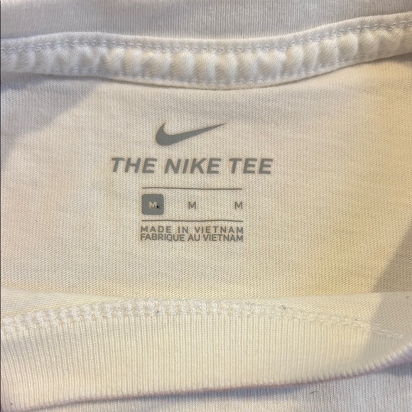 Nike Boys White and Red Short Sleeve Tee Size M - Picture 2 of 4